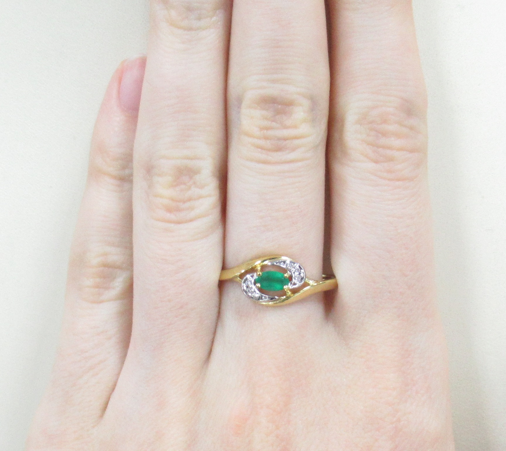 Серебряное кольцо 925 пробы; вставки 1 Агат зеленый; 6 Фианит бесцв.;